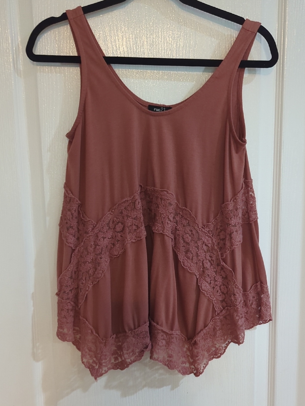 Rue21 Mauve Lace-Trim Scoop Neck Tank Size S